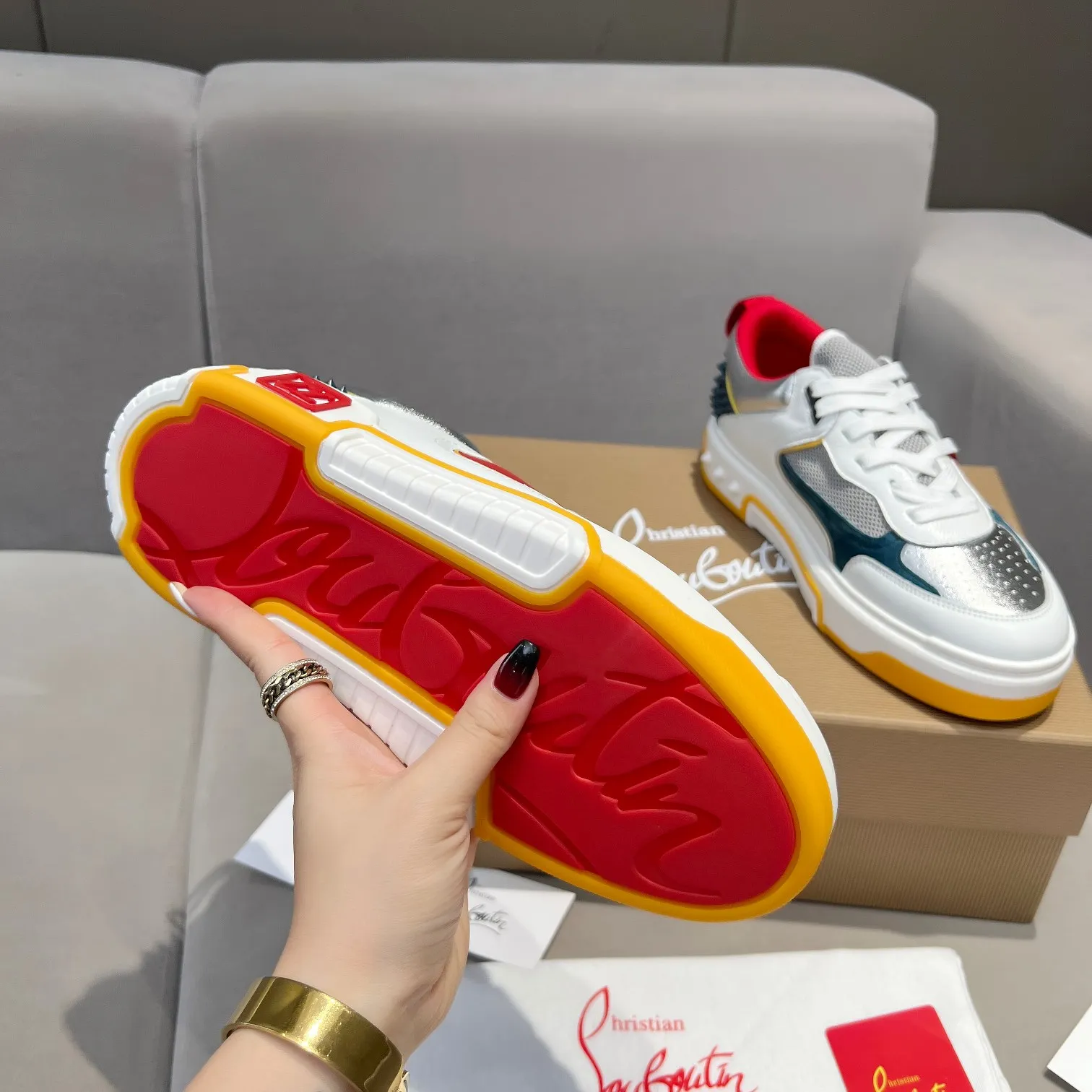 Men's shoes 💰700 🌹🌹🌹̋ Wang Junkai Yang Mi Xu Kai Zhang Jingyi Ding Chengxin Chen Muchi Wang Ziyi Same style Christian Louboutin 2024 [New product] ASTROLOUBI unisex thick-soled sports shoes red-soled shoes perfectly integrate fashion and sports, The fabrics are made of luxurious calfskin, soft suede, smooth satin and laminated leather, and the back is decorated with classic rivets. The interior is blended with a knitted tongue for added durability, breathability and quick-drying comfort. The outsole is made of a combination of EVA foam and imported rubber, and the colorful CL iconic letters on the side of the outsole show the brand's unique style. It is a ceiling-level comfortable skate shoe! ! ! Available in multiple colors, women's sizes 35--40, men's sizes 39--45